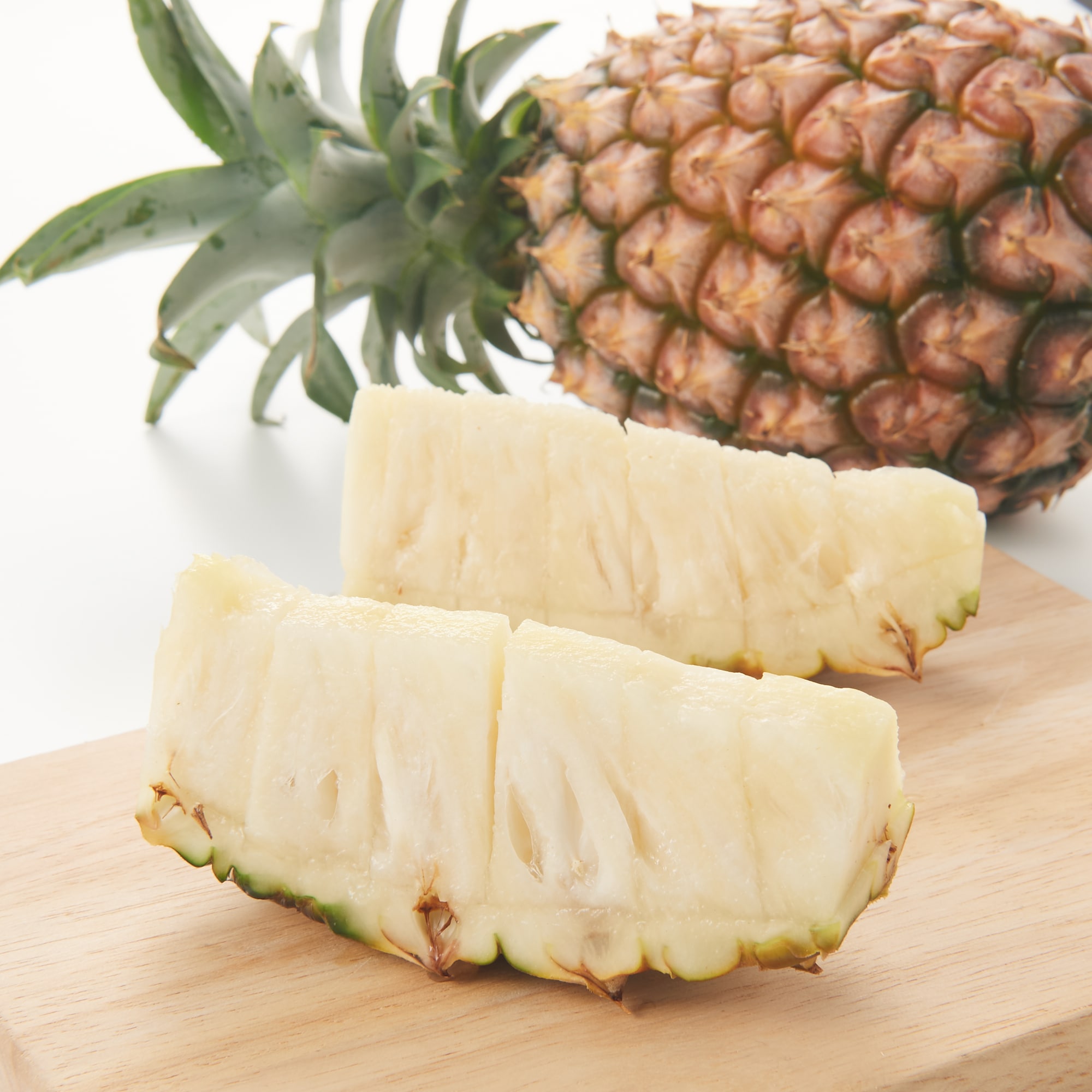 西表島産 西表島ひらい農園のパイナップル「ピーチパイン」　約１．５ｋｇ(２～３玉)