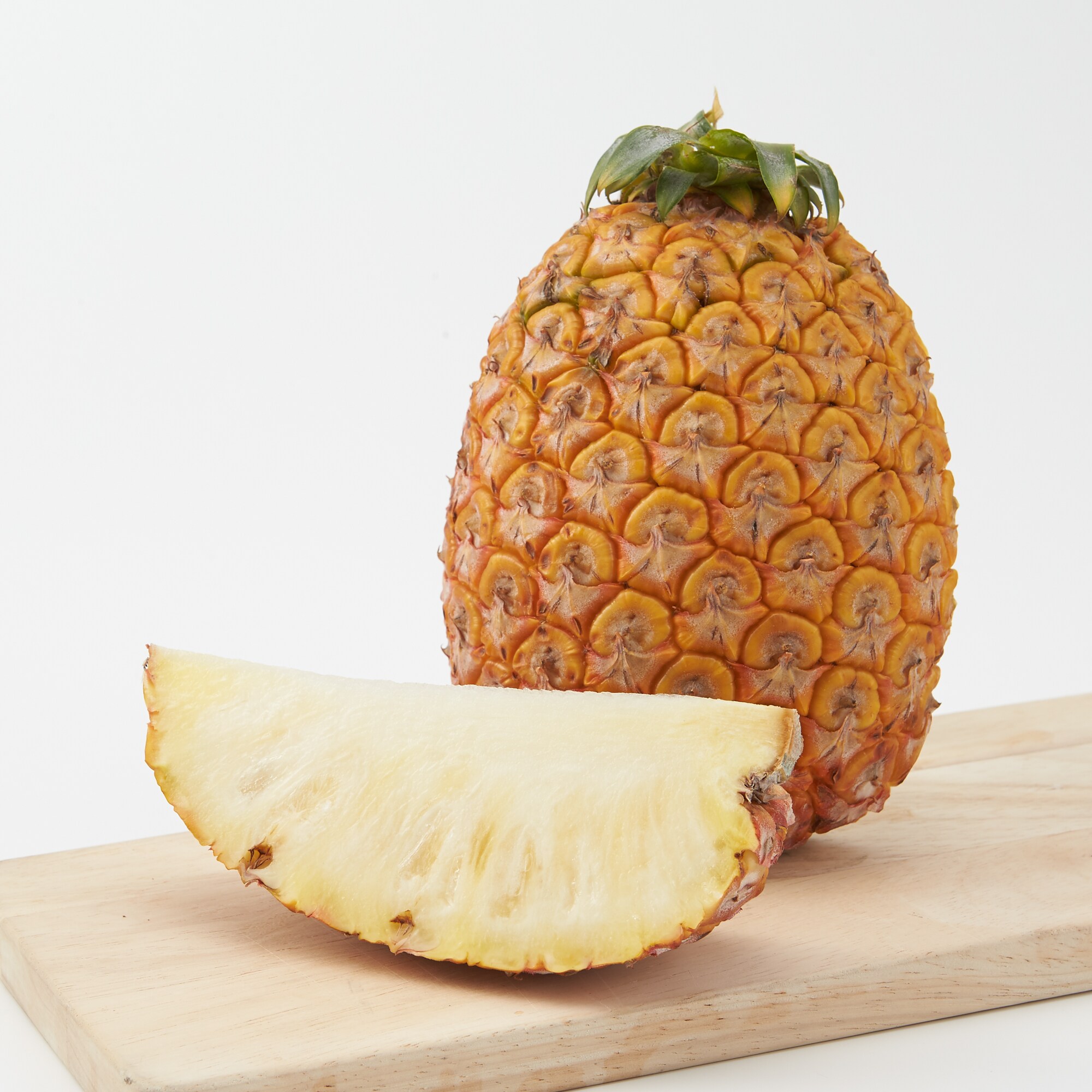 西表島産　西表島ひらい農園のパイナップル「鳳伯」約２ｋｇ（２～３玉）