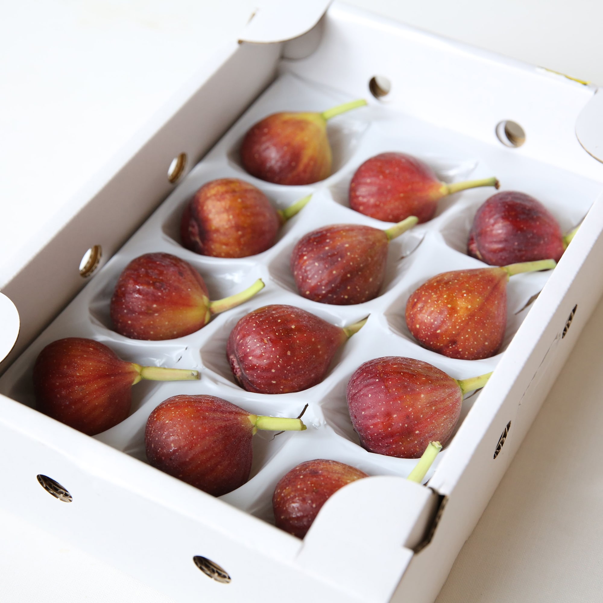 福岡県産　いのうえ農園のいちじく「とよみつひめ」約700g（９個or１２個入り）