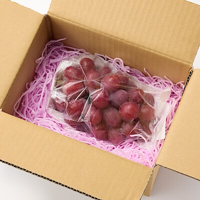 長野県産　展伸園のぶどう「クイーンルージュⓇ」約６００ｇ（１房入り）【ギフトにおすすめ】