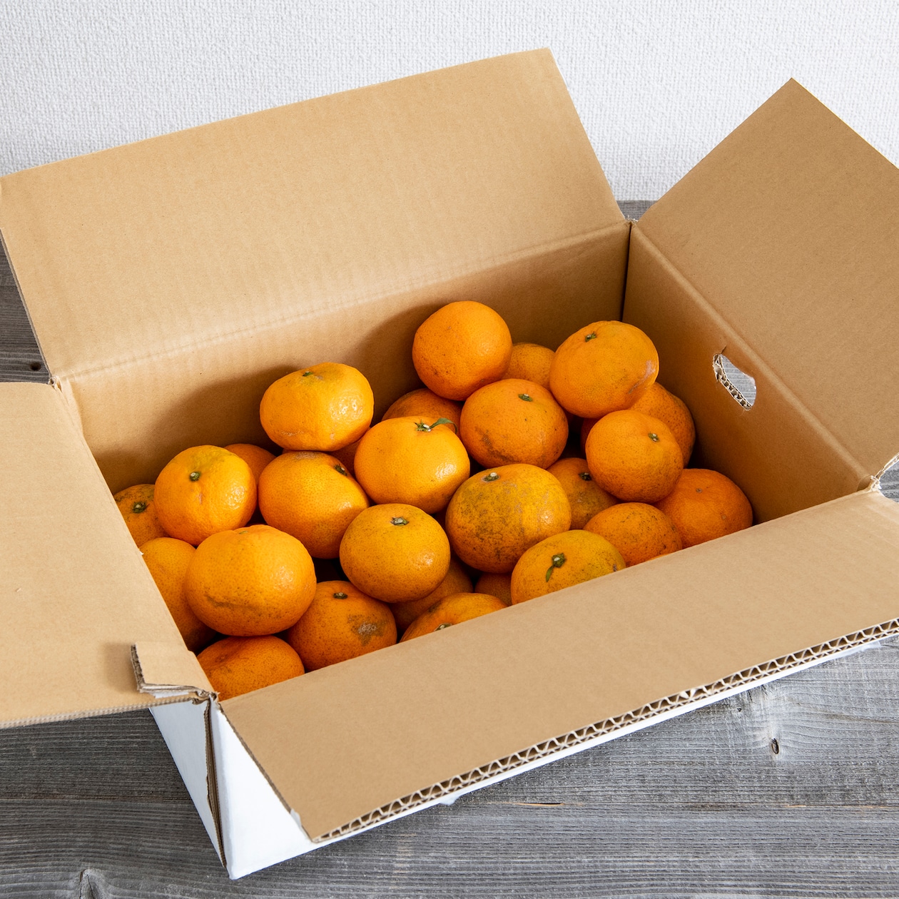 愛媛県産　無茶々園の「温州みかん（南柑２０号）」　サイズ混合・約３ｋｇ