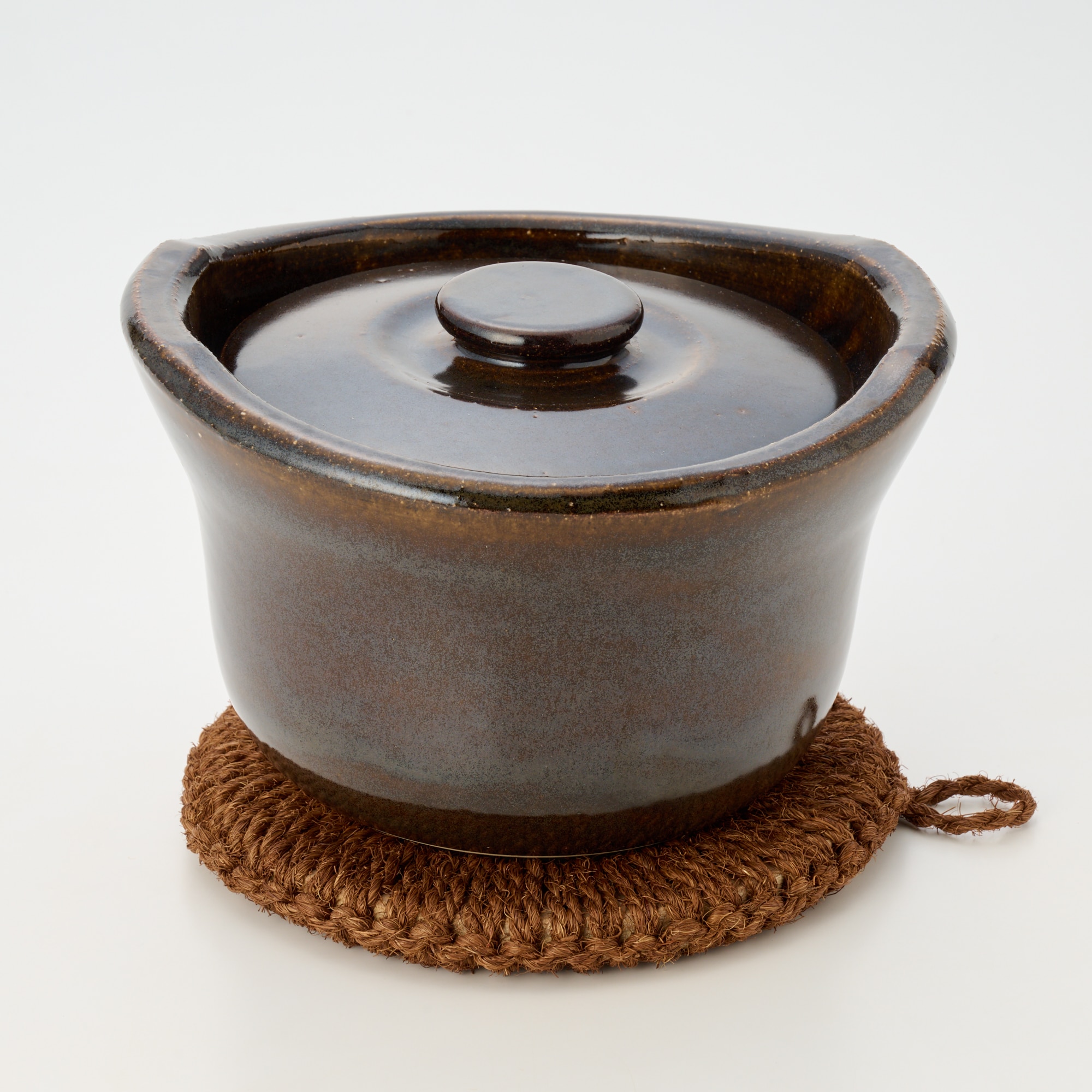 和歌山県　高田耕造商店の棕櫚の手編み鍋敷き　中（１８ｃｍ）