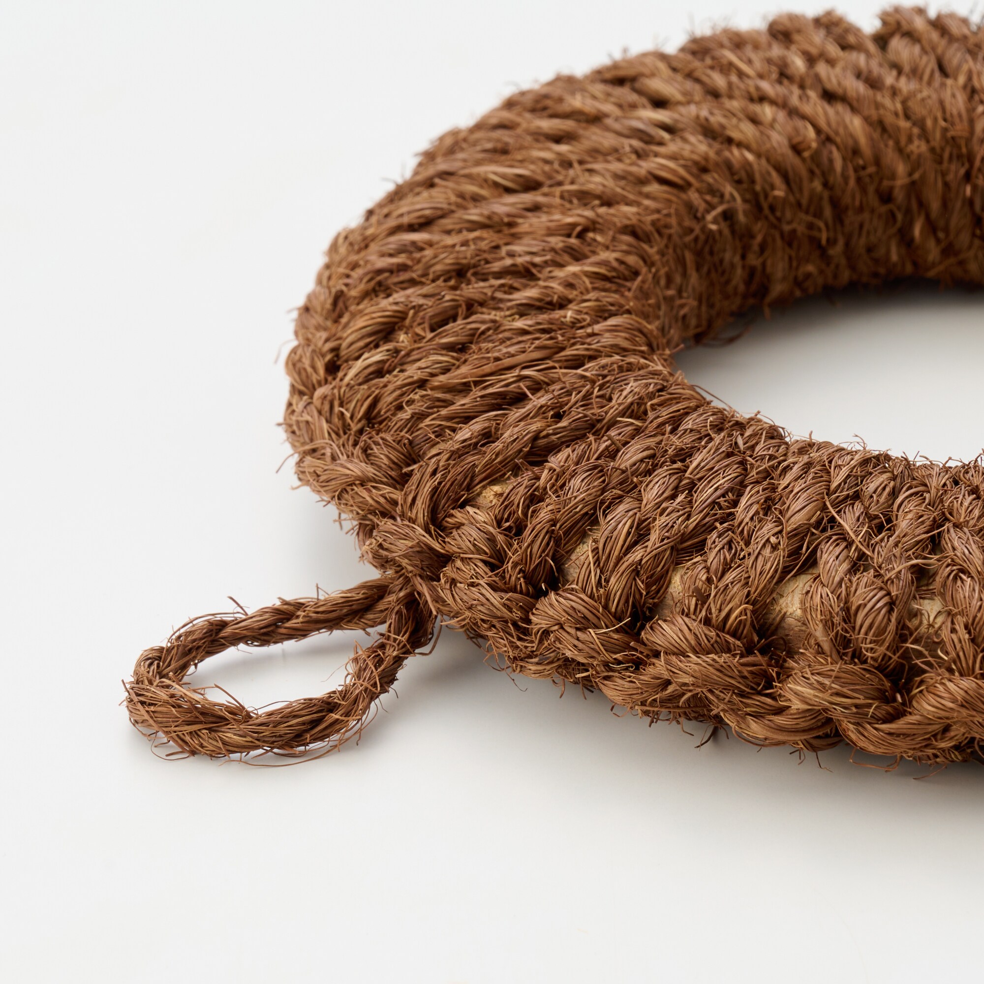 和歌山県　高田耕造商店の棕櫚の手編み鍋敷き　中（１８ｃｍ）