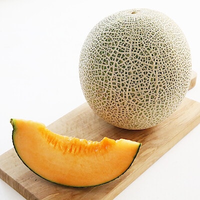 茨城県産　方波見農園の赤肉メロン「クインシー」約1.2ｋｇ