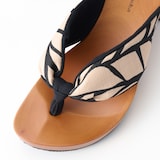 ｍｉｚｕｔｏｒｉの下駄「リーフ・ベージュ×黒」Ｌ（２４～２４．５ｃｍ）