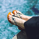 ｍｉｚｕｔｏｒｉの下駄「リーフ・ベージュ×黒」Ｌ（２４～２４．５ｃｍ）