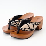 ｍｉｚｕｔｏｒｉの下駄「リーフ・ベージュ×黒」Ｌ（２４～２４．５ｃｍ）