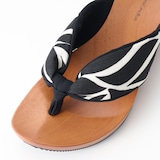 ｍｉｚｕｔｏｒｉの下駄「リーフ・ブラック×白」　Ｌ（２４～２４．５ｃｍ）