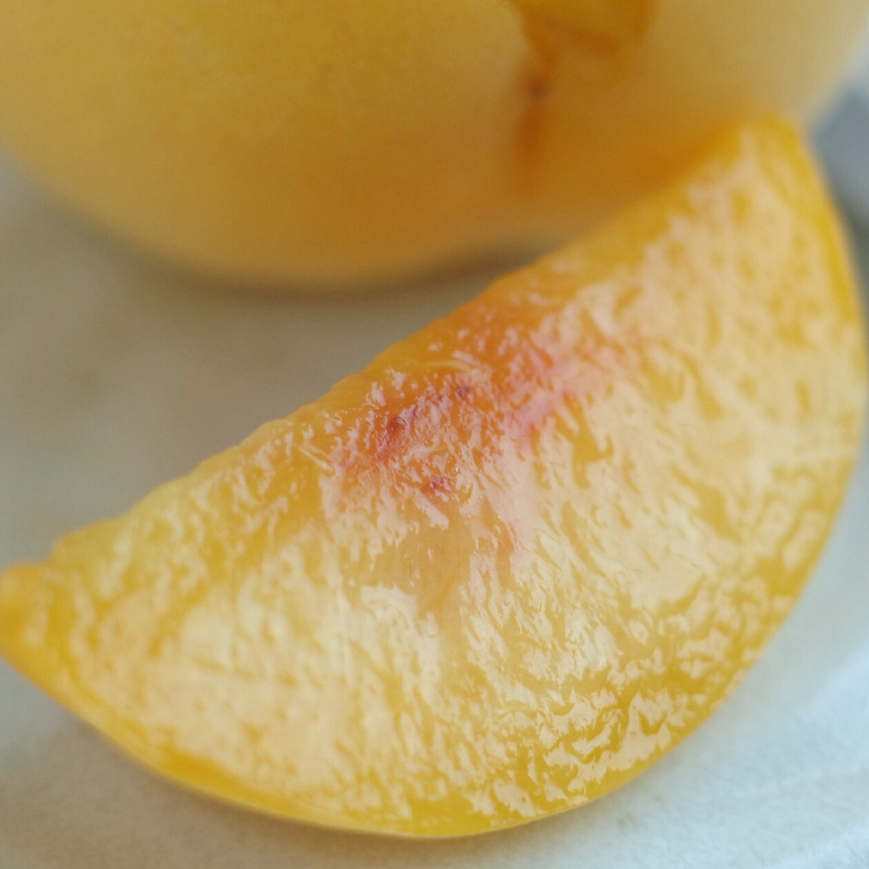 岡山県　総社もも生産組合の桃「黄ららのきわみ」　約１ｋｇ（３玉）