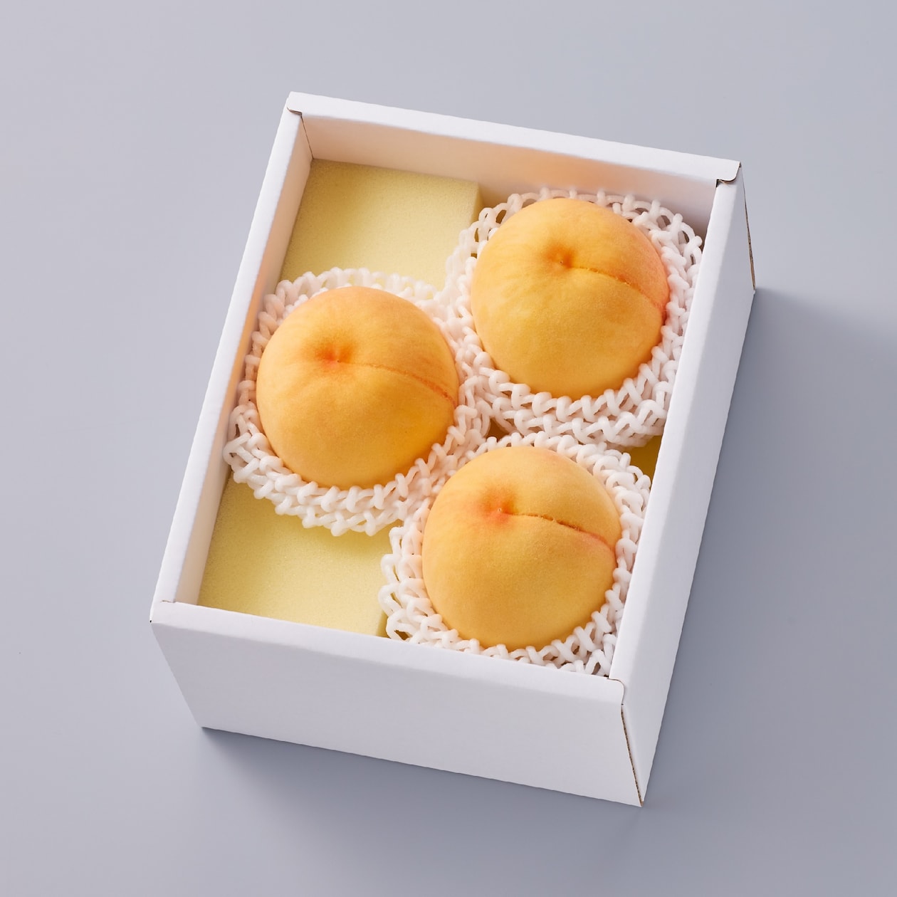 岡山県　総社もも生産組合の桃「黄ららのきわみ」　約１ｋｇ（３玉）