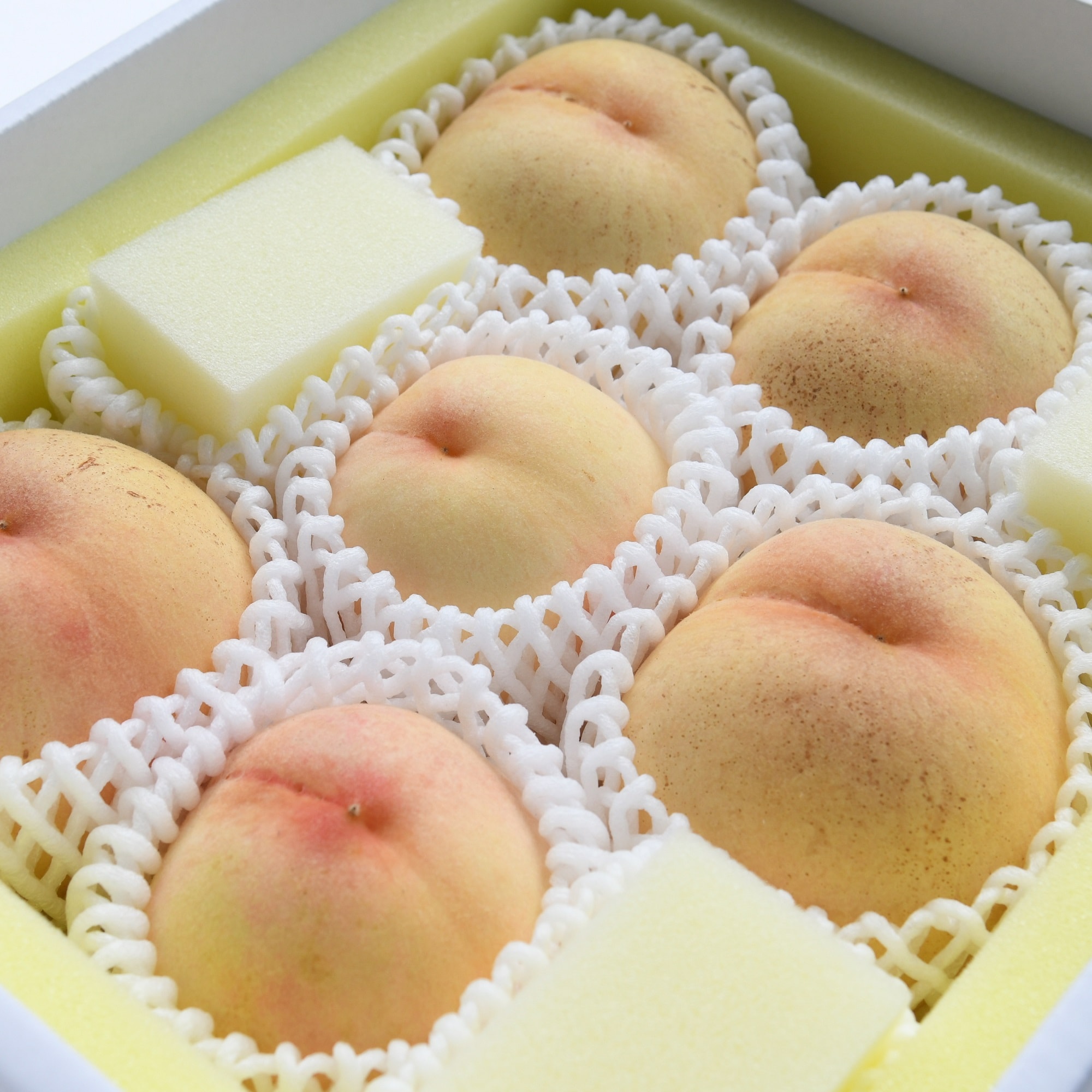 岡山県　総社もも生産組合の桃「陽だまりの詩」約２ｋｇ（５～７玉）【ギフトにおすすめ】