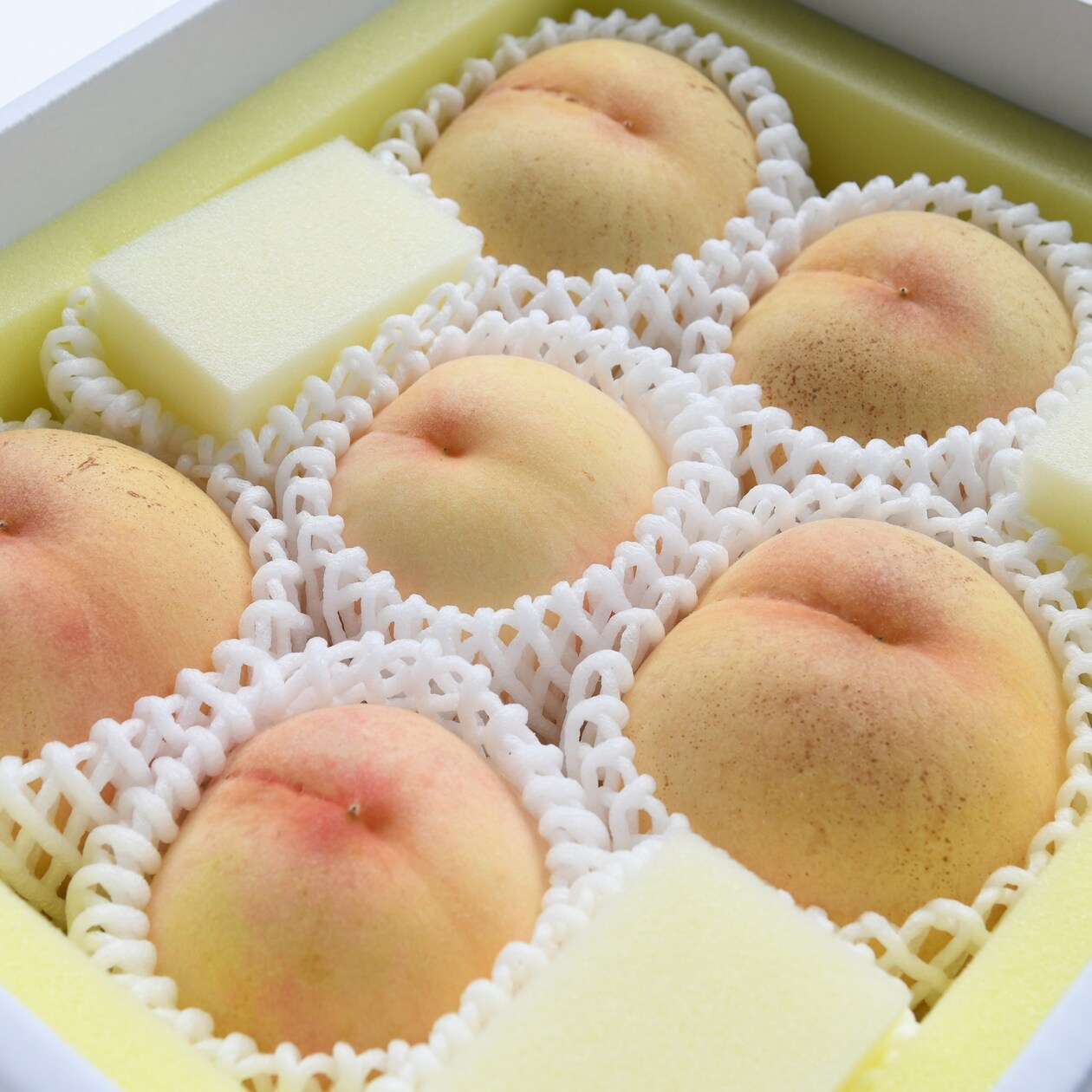 岡山県　総社もも生産組合の桃「陽だまりの詩」約２ｋｇ（５～７玉）【ギフトにおすすめ】