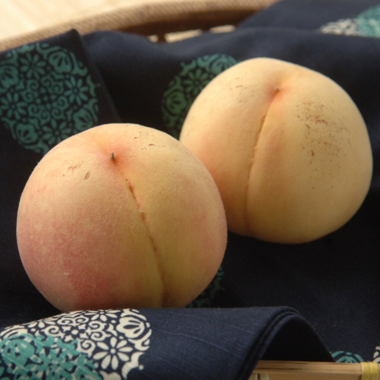 岡山県　総社もも生産組合の桃「陽だまりの詩」約２ｋｇ（５～７玉）【ギフトにおすすめ】