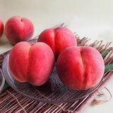山形県産　桃「おどろき」　２ｋｇ（５～８玉）