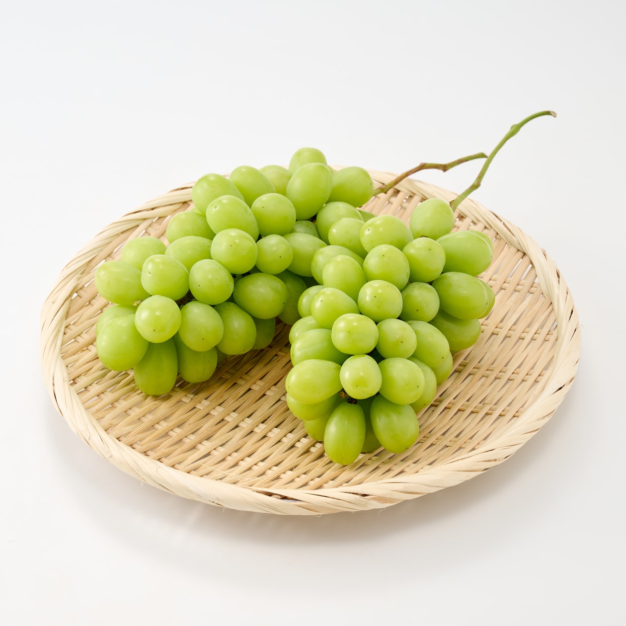 熊本県　FRUITSGARDEN虹色　シャインマスカット　２房