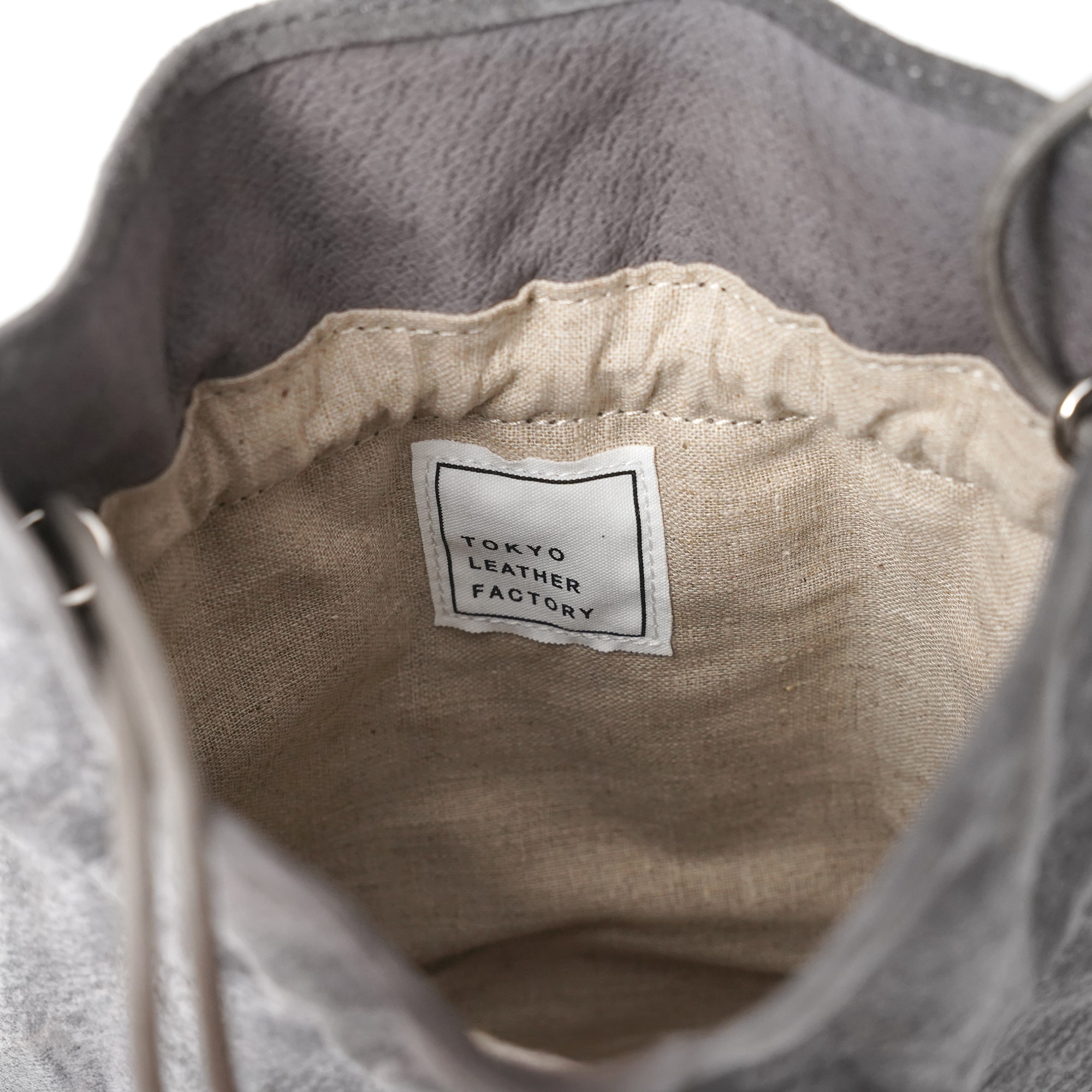 革屋が作った、「洗える革のサコッシュ」グレー