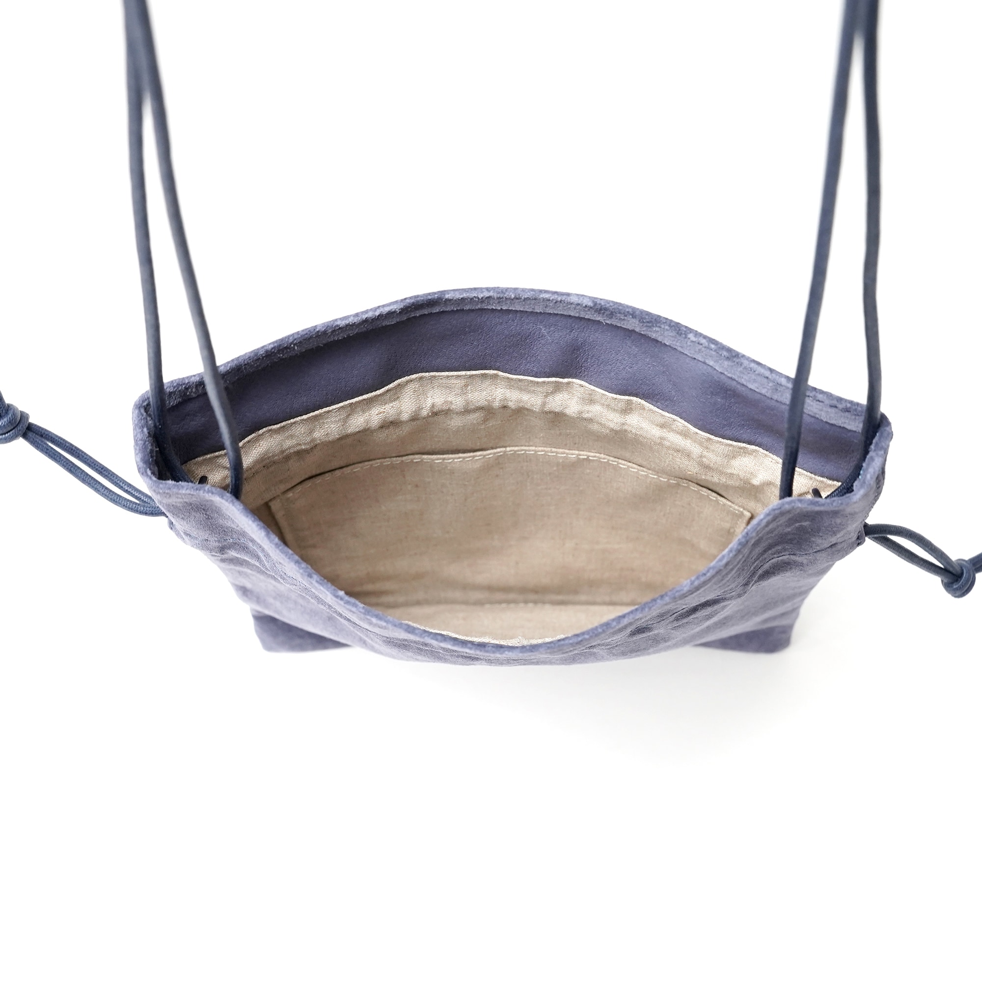 革屋が作った、「洗える革のサコッシュ」ネイビー