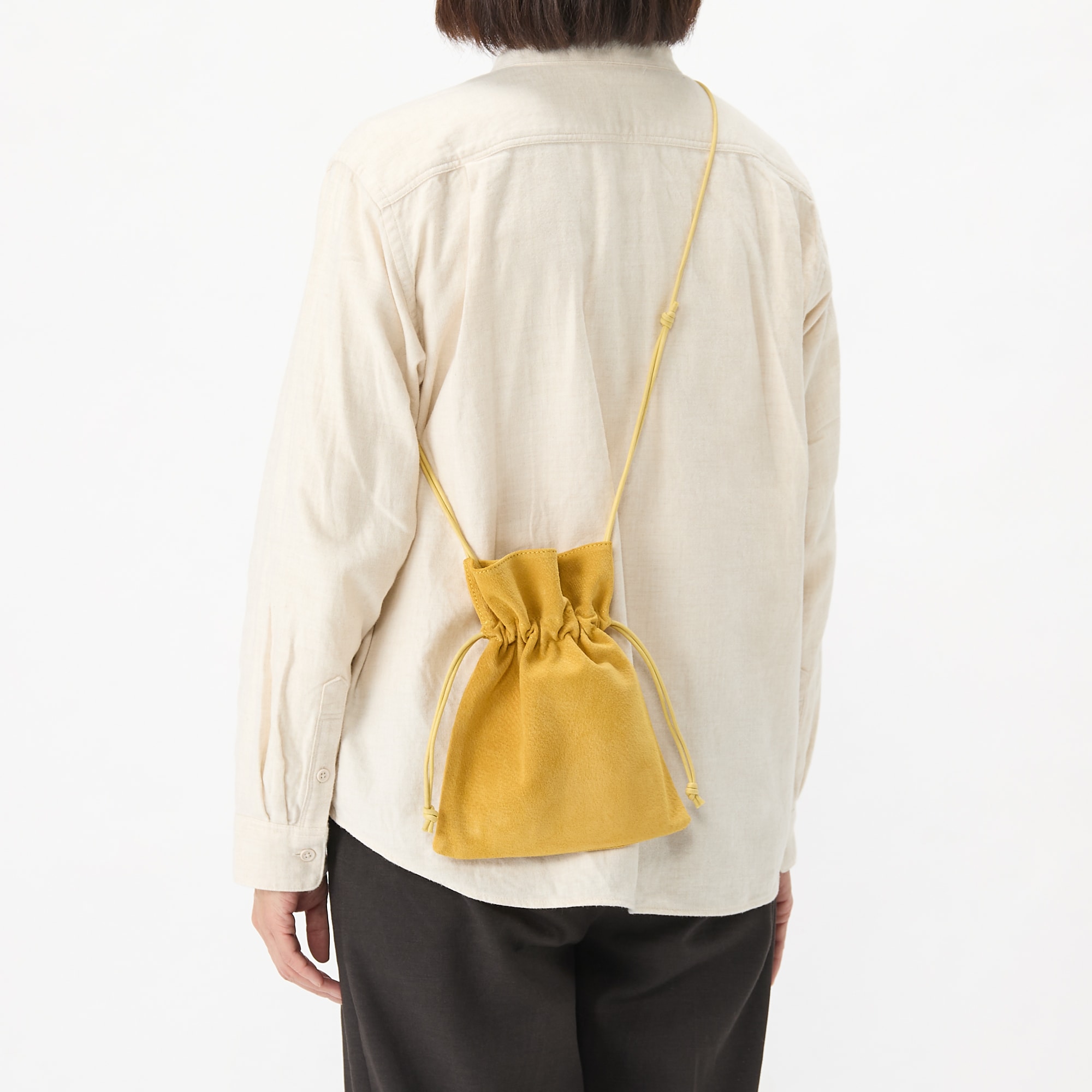 革屋が作った、「洗える革のサコッシュ」マスタード | 無印良品