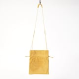 革屋が作った、「洗える革のサコッシュ」マスタード