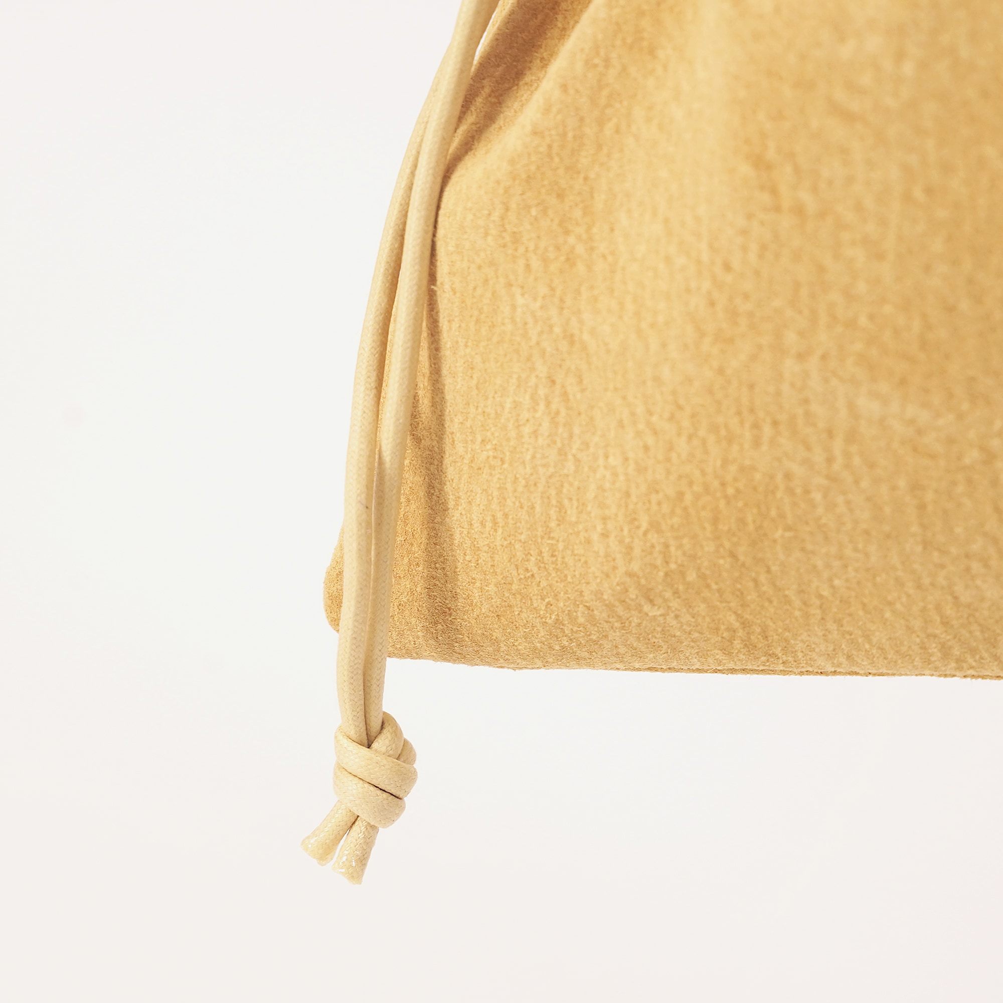 革屋が作った、「洗える革のサコッシュ」マスタード