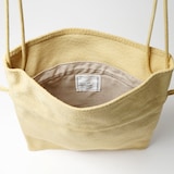 革屋が作った、「洗える革のサコッシュ」マスタード