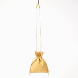 革屋が作った、「洗える革のサコッシュ」マスタード