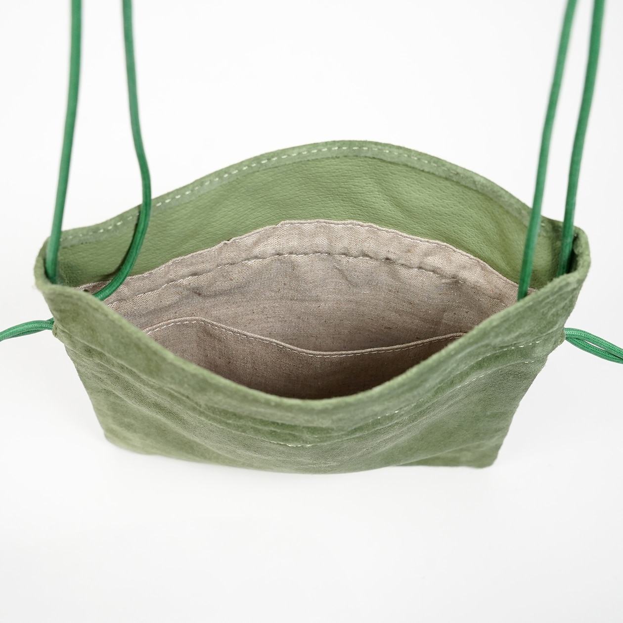 革屋が作った、「洗える革のサコッシュ」グリーン