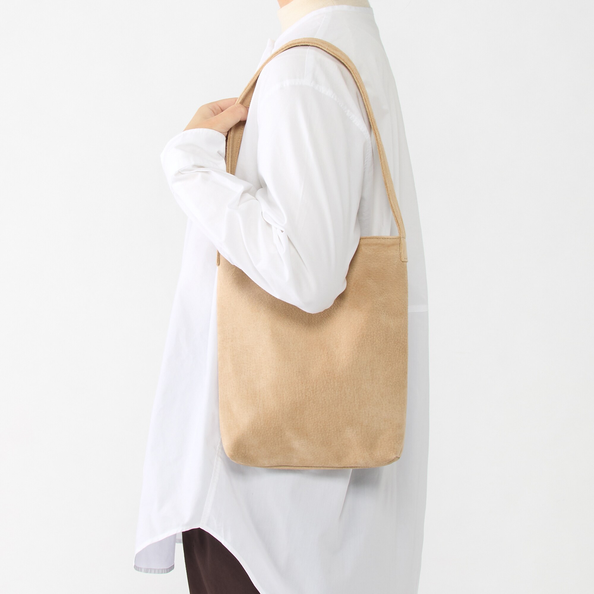 革屋が作った、「洗える革のライトトートバッグ」ベージュ | 無印良品