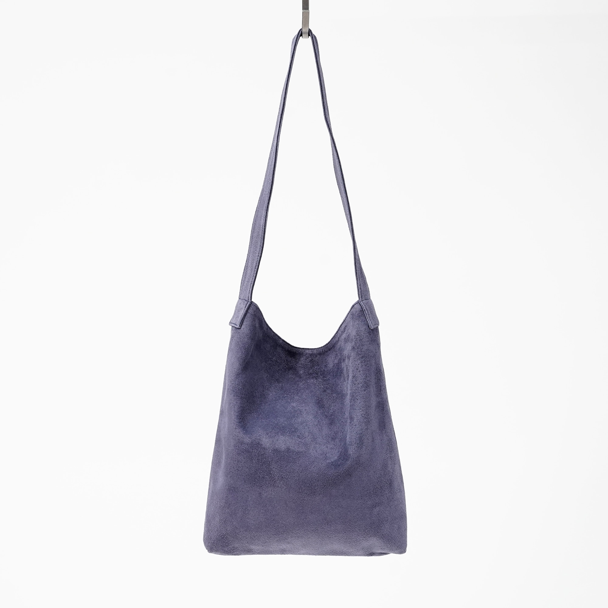 革屋が作った、「洗える革のライトトートバッグ」ネイビー