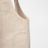 革屋が作った、「洗える革のドロップトート・大」ベージュ