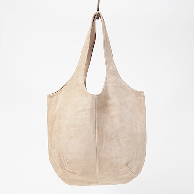 革屋が作った、「洗える革のビッグドロップトート」ベージュ