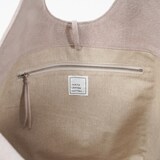 革屋が作った、「洗える革のドロップトート・大」ピンクベージュ