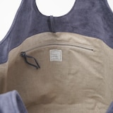 革屋が作った、「洗える革のドロップトート・大」ネイビー