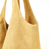 革屋が作った、「洗える革のドロップトート・大」マスタード