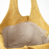 革屋が作った、「洗える革のドロップトート・大」マスタード