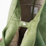 革屋が作った、「洗える革のドロップトート・大」グリーン