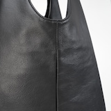 革屋が作った、「洗える牛革のドロップトートバッグ」黒