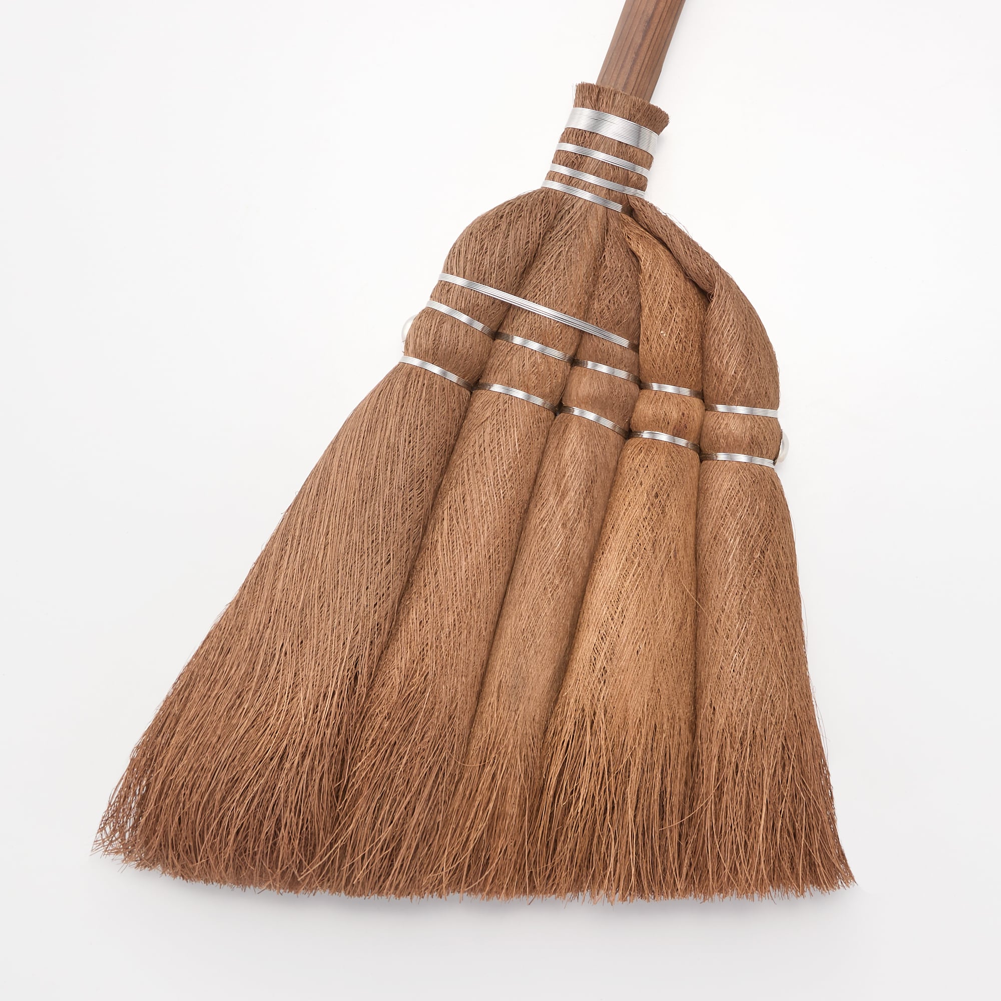 和歌山県　高田耕造商店の「しゅろのやさしいほうき」五玉　焼檜柄　長