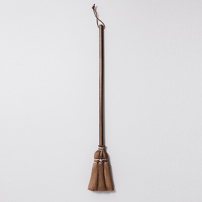 和歌山県　高田耕造商店の「しゅろのやさしいほうき」三玉　焼檜柄　短