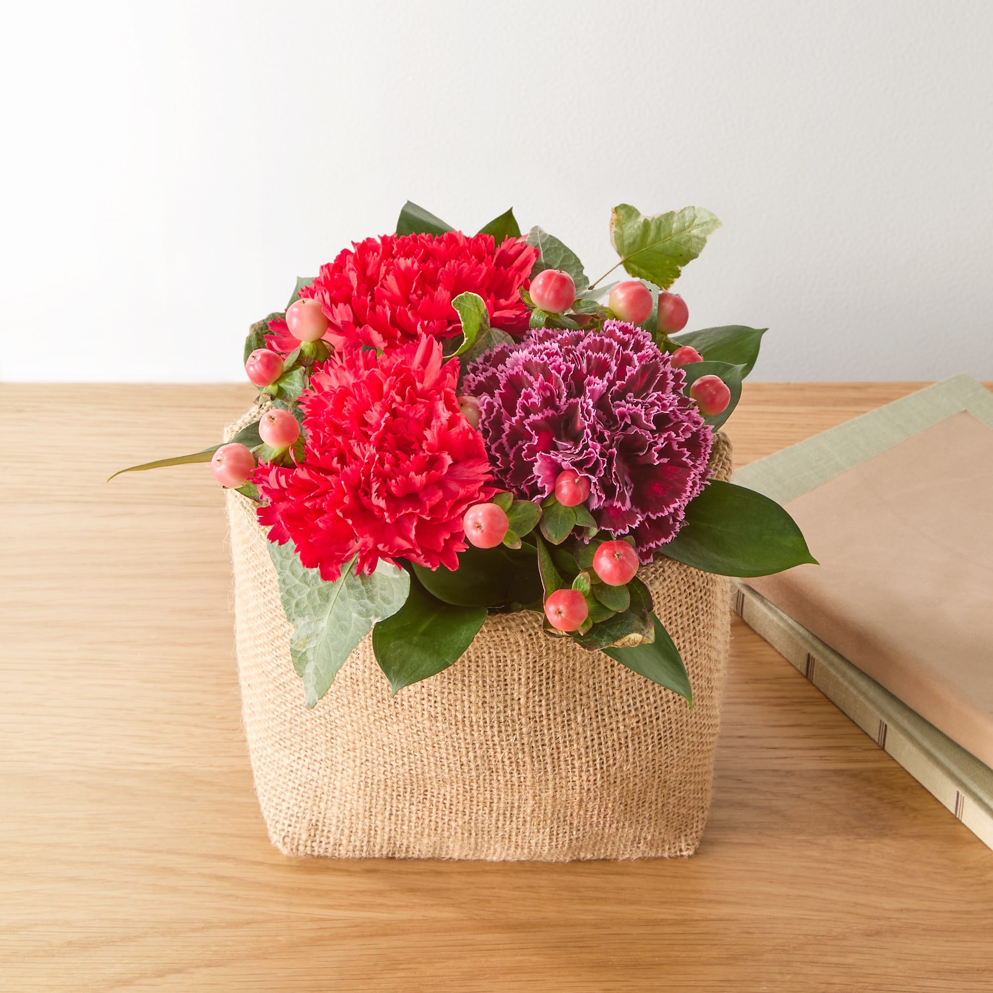 母の日　カーネーションのアレンジ　赤