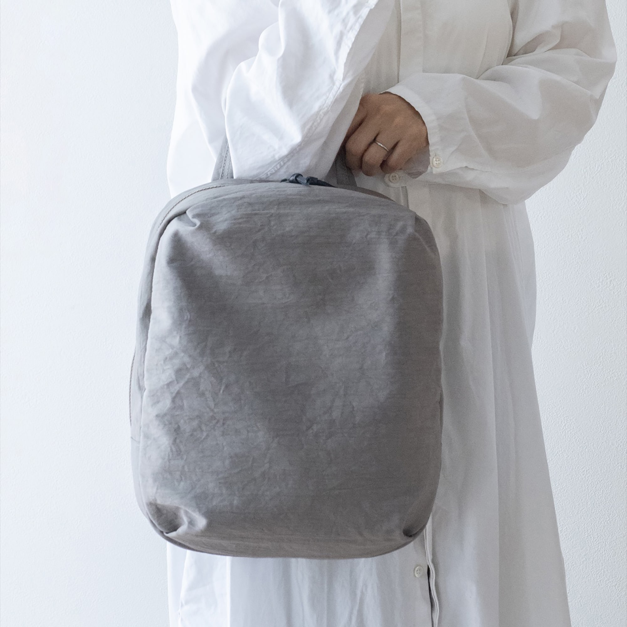 NIZYU KANO「FUKUI SIWAナイロンリュック」 S 　グレージュ