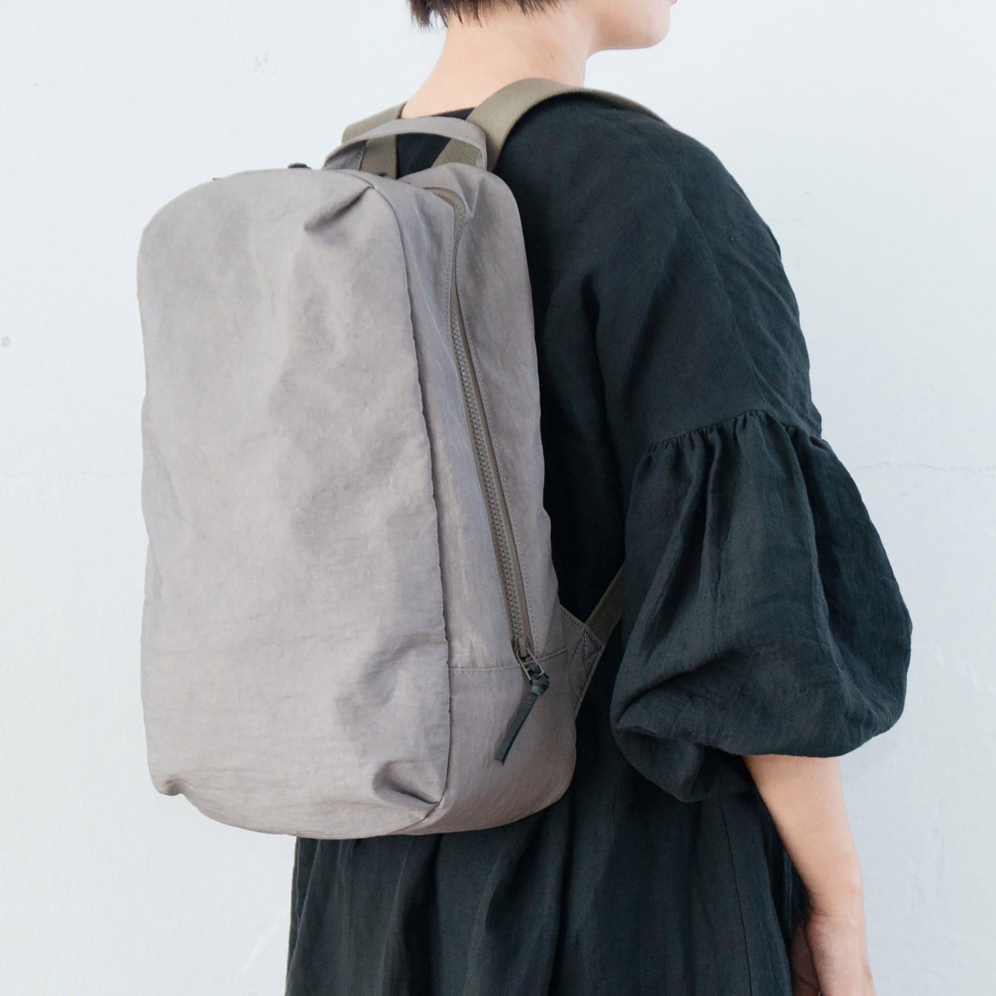 無印良品 諸国良品 NIZYU KANO FUKUI SIWA ナイロンリュック NIZYU KANO「FUKUI SIWAナイロンリュック」 M グレージュ | 無印良品