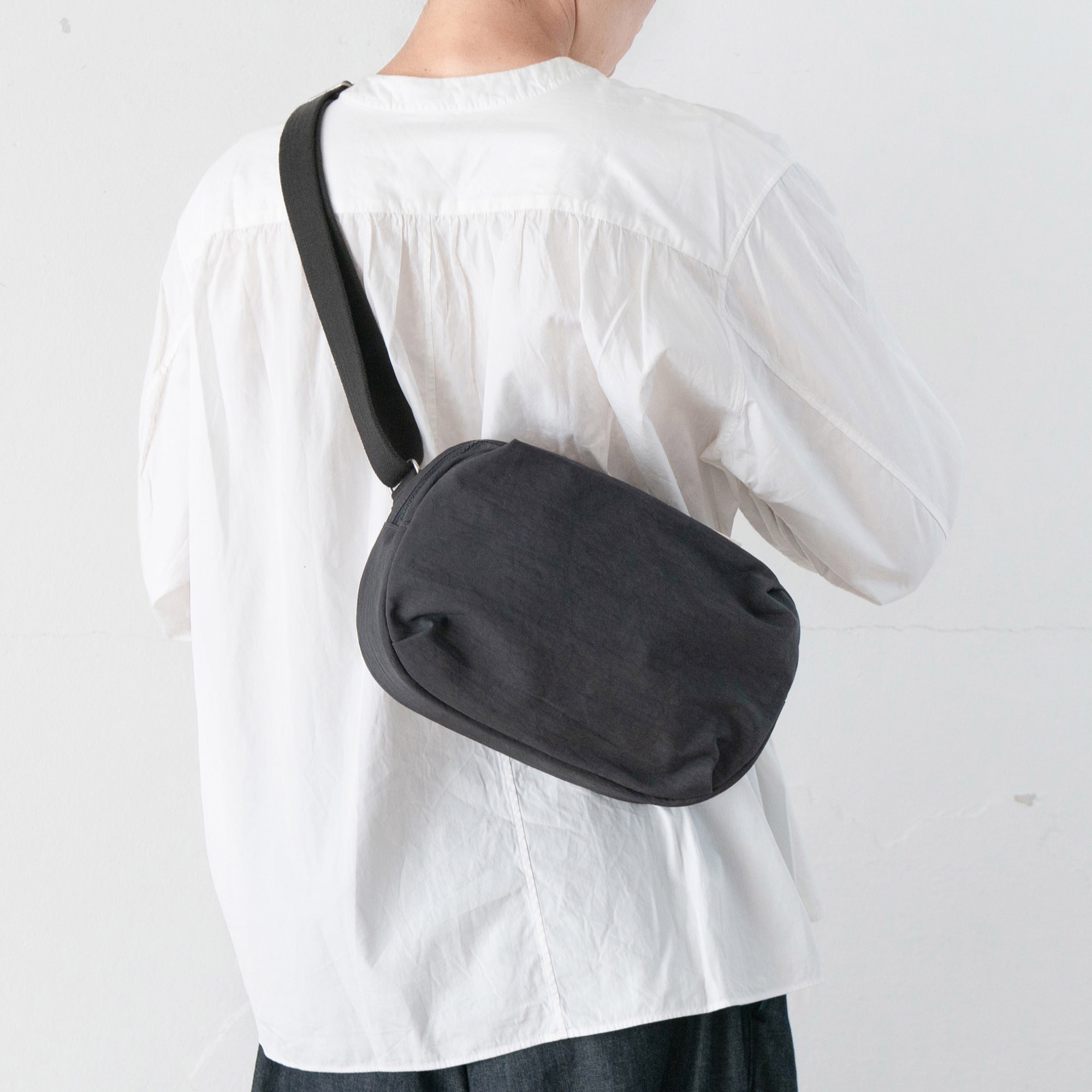 NIZYU KANO「FUKUI SIWAナイロンボディバッグ」S　ブラック