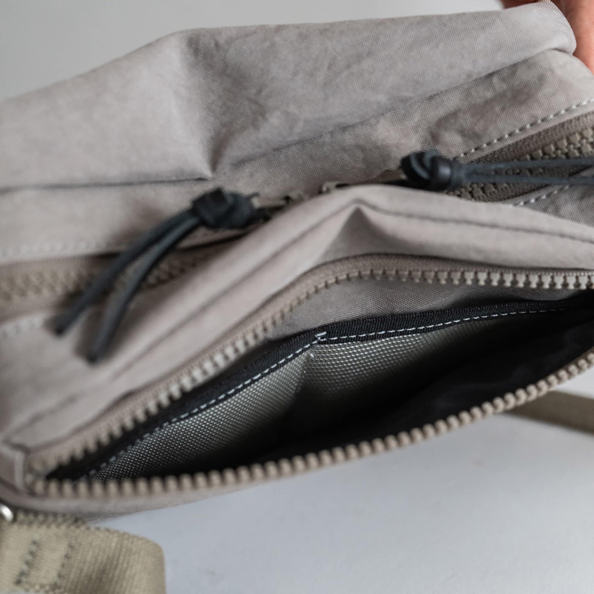 NIZYU KANO「FUKUI SIWAナイロンボディバッグ」S　ブラック