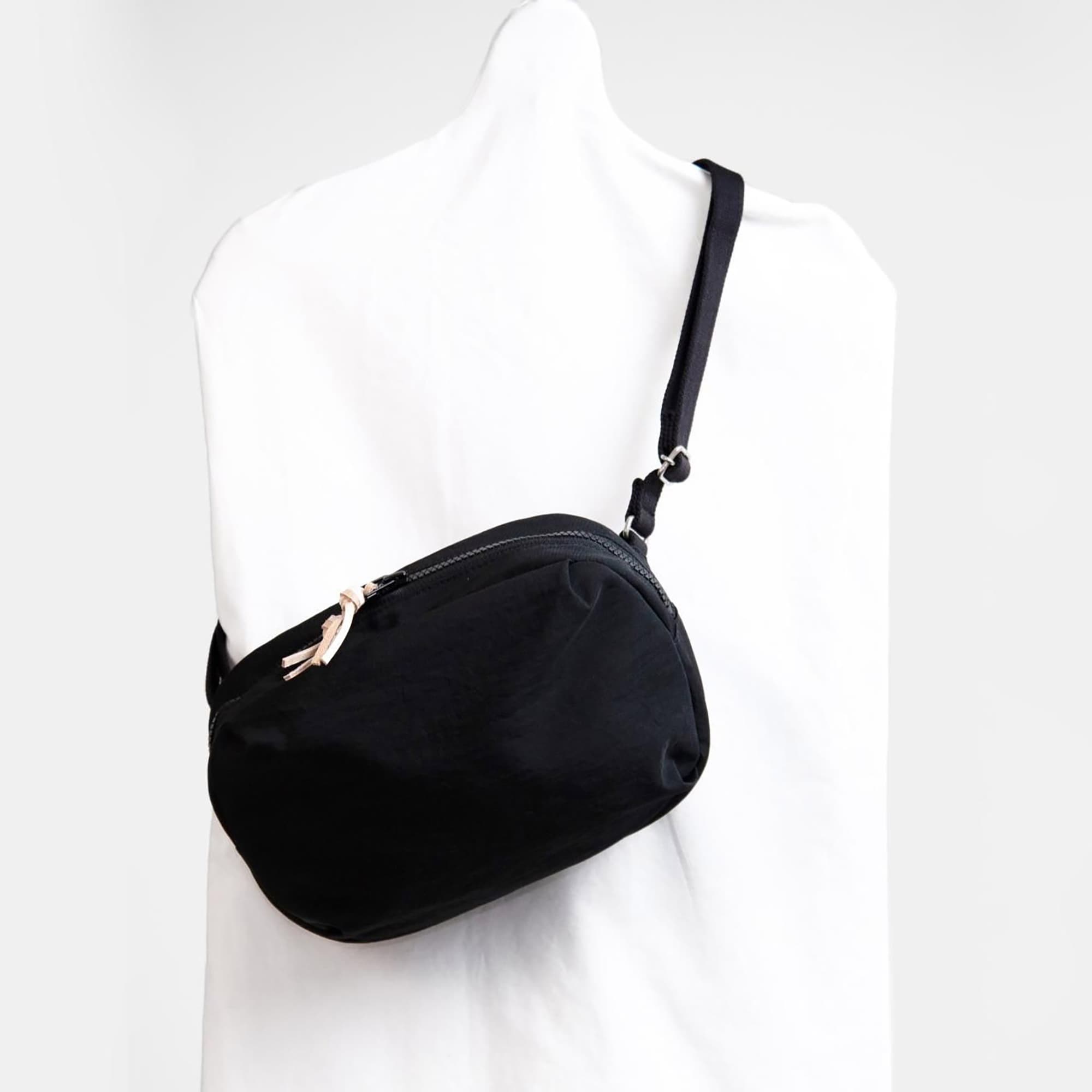 NIZYU KANO「FUKUI SIWAナイロンボディバッグ」S　ブラック