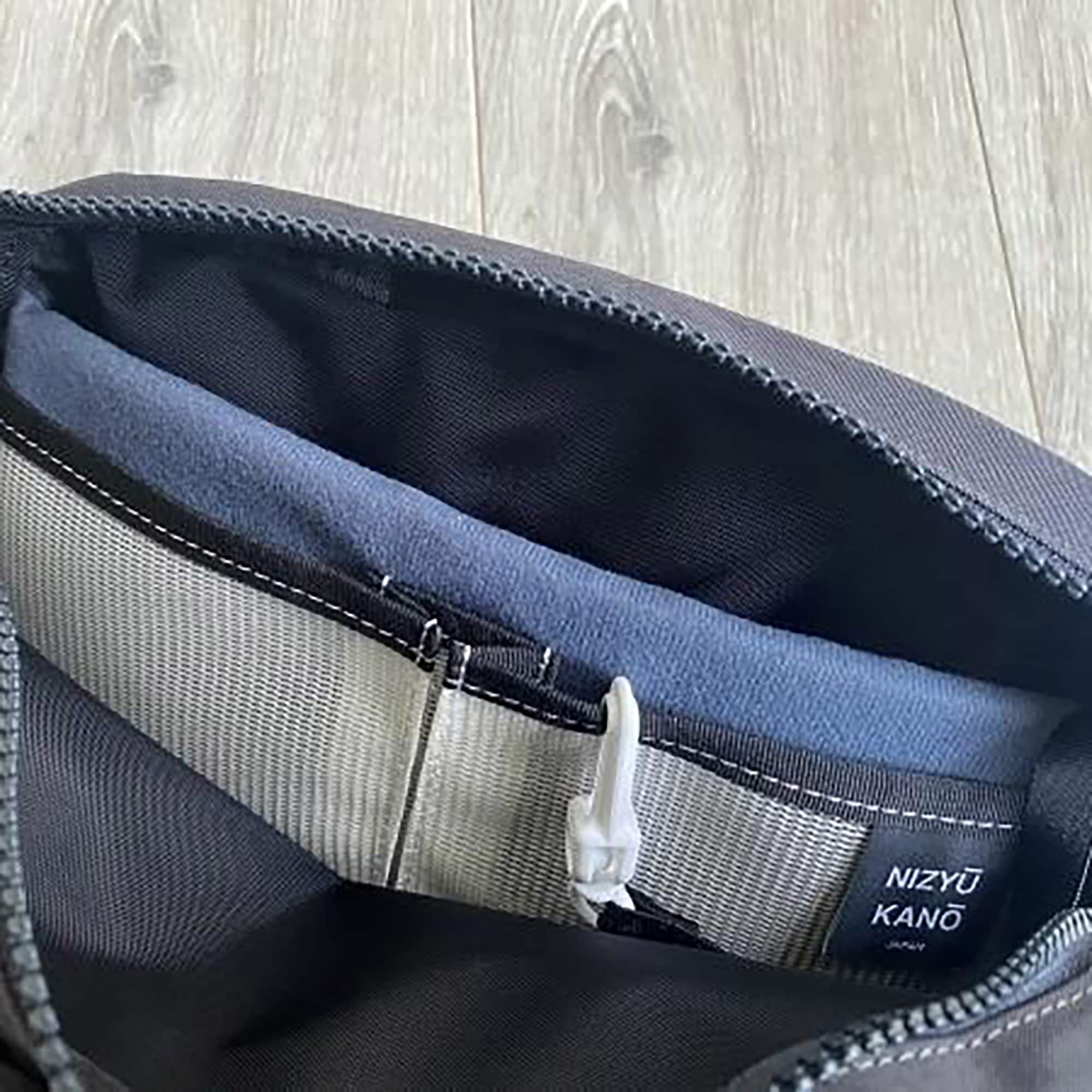 NIZYU KANO「FUKUI SIWAナイロンボディバッグ」 S　ダークグレー