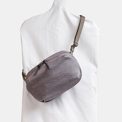 NIZYU KANO「FUKUI SIWAナイロンボディバッグ」 S　グレージュ