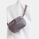 NIZYU KANO「FUKUI SIWAナイロンボディバッグ」 S　グレージュ