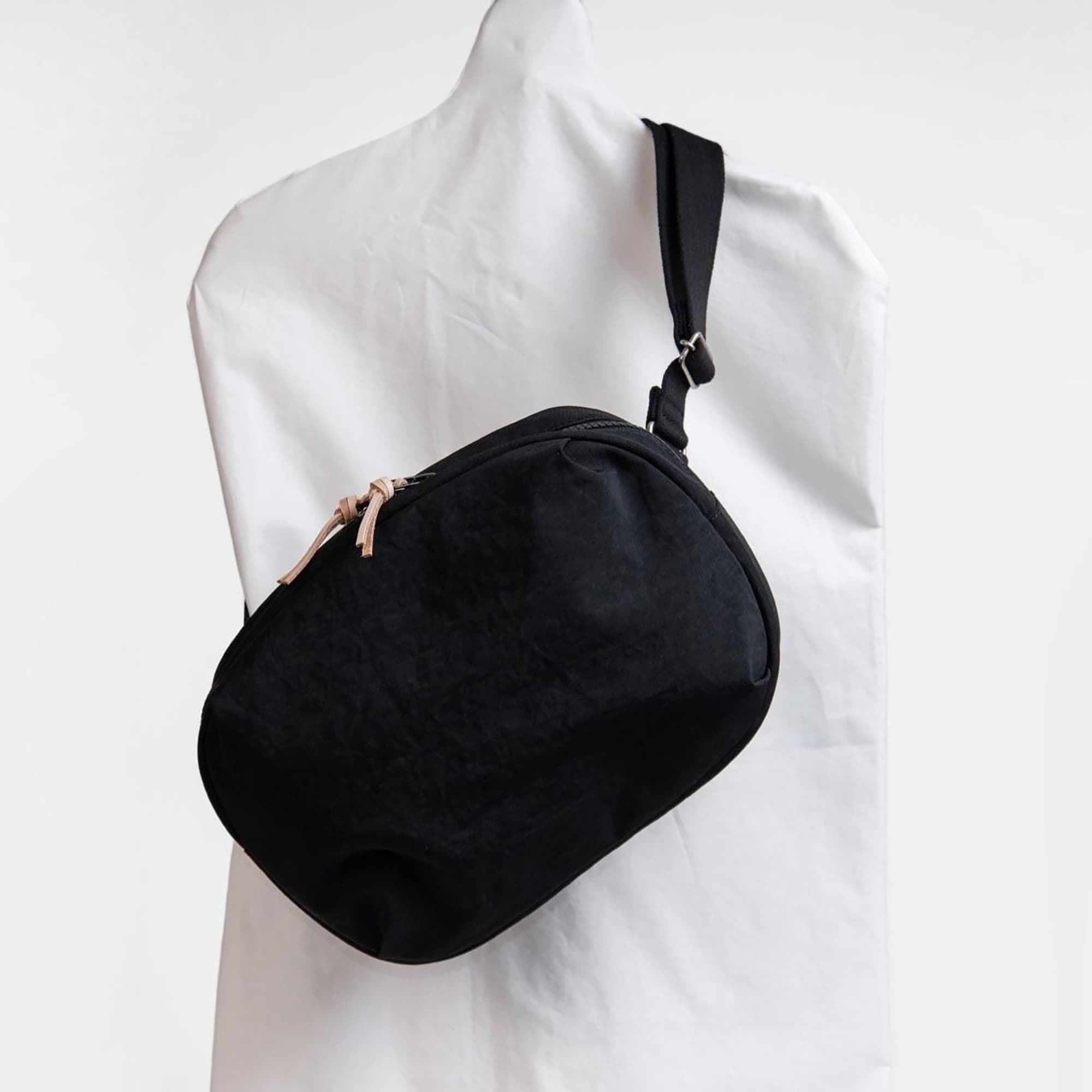 NIZYU KANO「FUKUI SIWAナイロンボディバッグ」 M　ブラック