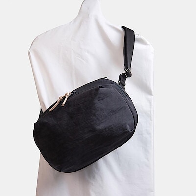 NIZYU KANO「FUKUI SIWAナイロンボディバッグ」 M 　ダークグレー